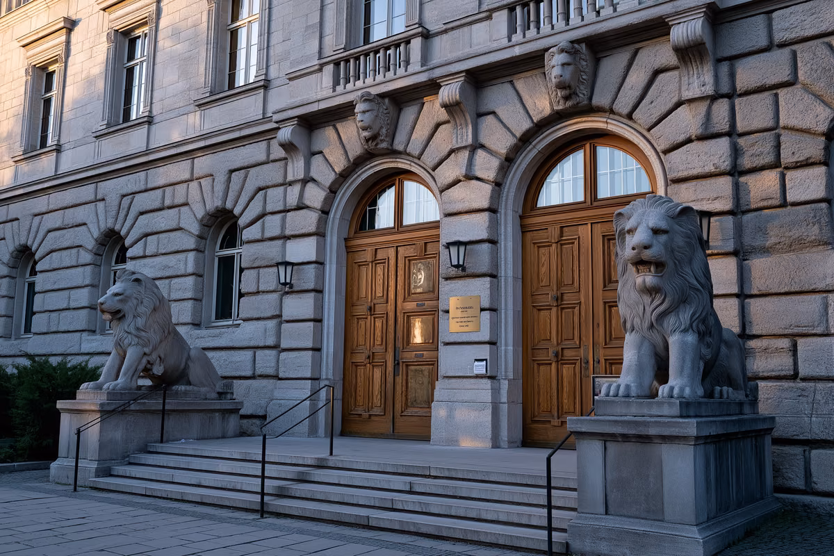 The stone facade of a Bavarian court building, where judges ruled on the collective action against Amazon.