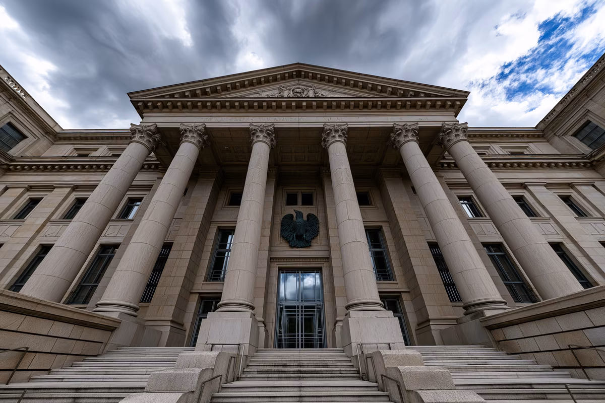 Sandstone facade of a German high court building with columns, representing the Federal Court of Justice that decided the case